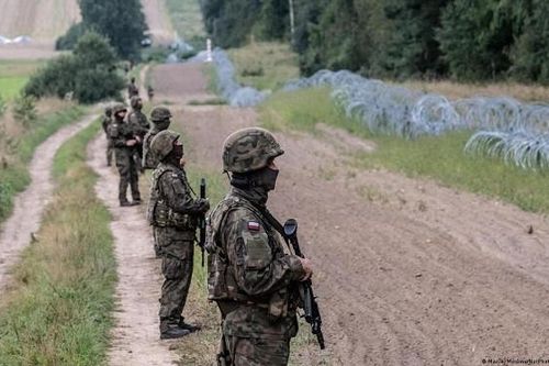 Ba Lan triển khai hàng trăm binh sĩ và thiết bị tới sát biên giới Belarus