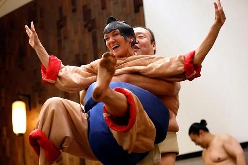 Công việc đem lại tiếng cười của các cựu đô vật sumo