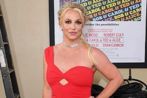 Britney Spears bất ngờ bị nhân viên an ninh tát