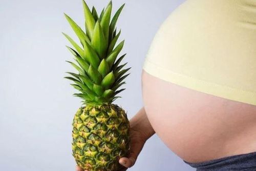 Bà bầu mách nhau ăn dứa dễ chuyển dạ, bác sỹ sản khoa nói gì?