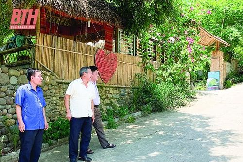 Gương bí thư chi bộ học tập và làm theo lời Bác