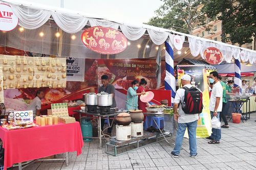 Phố nướng cuối tuần