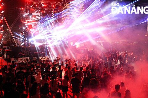 Sôi động không khí Lễ hội âm nhạc điện tử quốc tế Danang Electronic Carnival