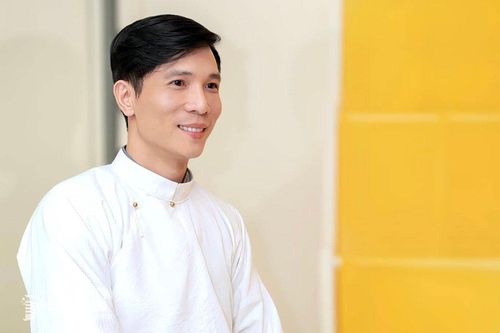 Nhà thiết kế, nghệ nhân áo dài Trung Đinh: Hành trình đi tìm giá trị độc bản cho lụa Việt