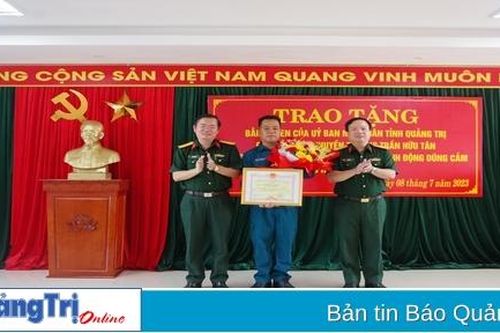 Khen thưởng Thuyền trưởng Trần Hữu Tân vì dũng cảm cứu người đuối nước