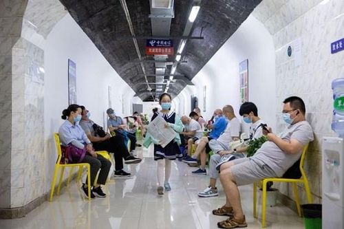Nhiều thành phố của Trung Quốc mở hầm trú ẩn cho người dân tránh nóng