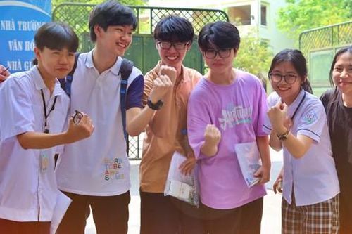 Toàn cảnh tuyển sinh lớp 10 trên cả nước: căng ở thành thị, điểm chuẩn quá thấp ở nông thôn