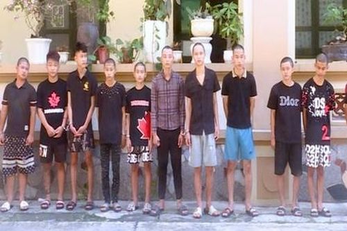 Vây bắt nhóm thanh thiếu niên mang hung khí đến quán bia hỗn chiến, đập phá