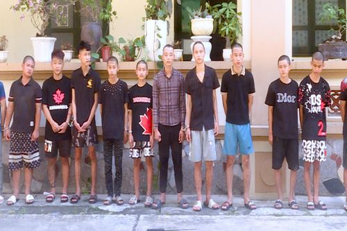 Bắc Ninh: Tạm giữ hình sự nhóm thanh thiếu niên mang hung khí đi 'cháy phố'