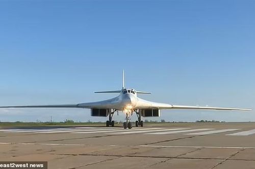 Hai oanh tạc cơ Tu-160 Nga diễn tập trước thềm hội nghị thượng đỉnh NATO