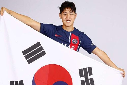 Sao trẻ Hàn Quốc đi vào lịch sử khi gia nhập PSG