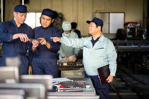 Làn sóng tăng lương cơ bản - nhìn từ thế giới