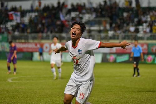'Vua giải trẻ' Quốc Việt và trọng trách 'giải cứu' HAGL ở tuổi 20