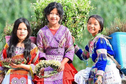 Những đứa trẻ trên cao nguyên đá