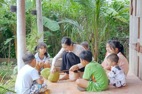 Trông con sửa mình