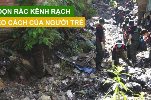 Dọn rác kênh rạch theo cách của người trẻ