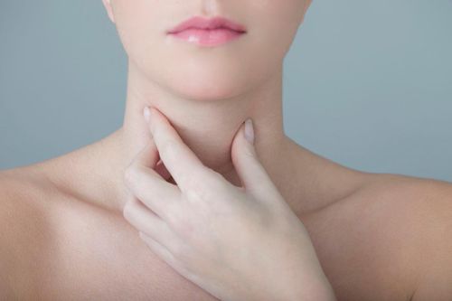 Dấu hiệu nhận biết và cách điều trị bệnh bướu cổ lồi mắt