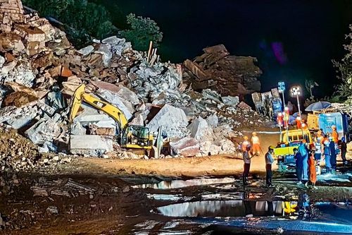 Sạt lở đường cao tốc ở Trung Quốc, một người thiệt mạng và 7 người mất tích