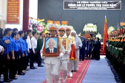 Tiễn đưa nguyên Trưởng ban Tổ chức Trung ương Lê Phước Thọ về đất mẹ