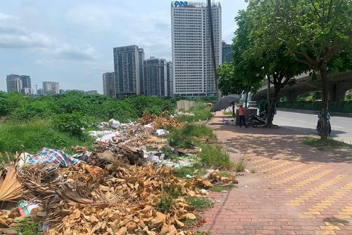 Nhiều điểm tập kết rác trái phép trên đường Phạm Hùng