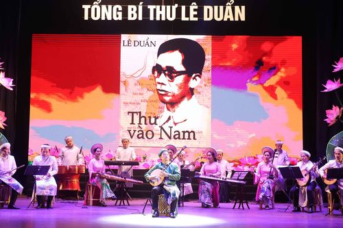 Chủ tịch nước dự Chương trình Nghệ thuật tưởng nhớ Tổng Bí thư Lê Duẩn