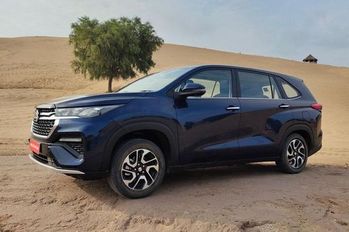 Suzuki ra mắt xe MPV hybrid giống hệt Toyota Innova, siêu tiết kiệm xăng, giá từ 701 triệu đồng