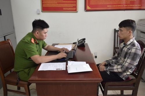 Nam sinh viên tự hủy hoại tương lai sau nhiều lần lang thang đến các khu dân cư