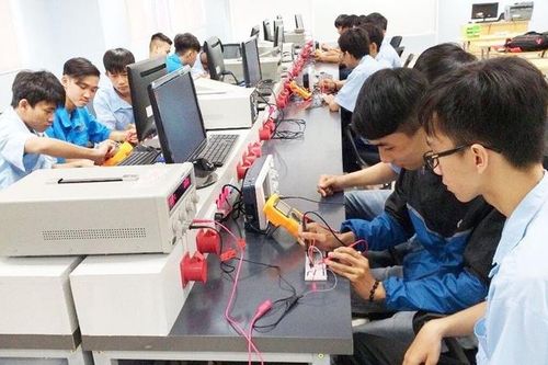 Nam sinh Hà Nội không thi lớp 10 mà quyết định đi học nghề, chia sẻ thực tế về môi trường học của hệ 9+