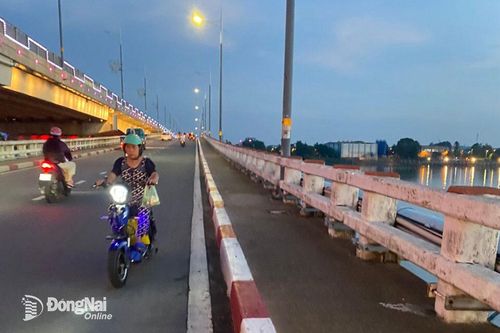 Đi ngược chiều trên cầu