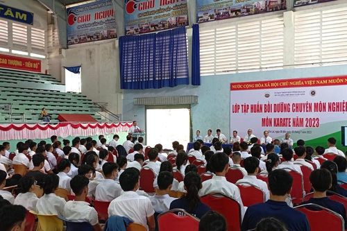Hơn 130 học viên được tập huấn nghiệp vụ môn Karate
