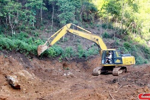 Đẩy nhanh tiến độ thi công đường trung tâm xã Chiềng Muôn - Chiềng Ân