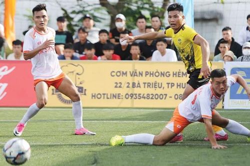 Sôi động bóng đá… phủi