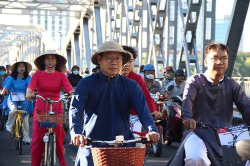 Níu giữ hồn áo dài xưa giữa thời hiện đại
