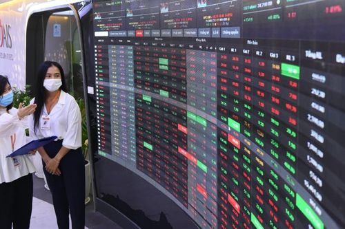 Ủy ban Chứng khoán Nhà nước xử phạt loạt doanh nghiệp vi phạm công bố thông tin