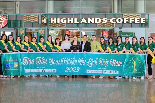 Dàn thí sinh Hoa hậu Doanh nhân Du lịch Việt Nam 2023 xuất hiện rạng rỡ tại sân bay Quốc tế Đà Nẵng
