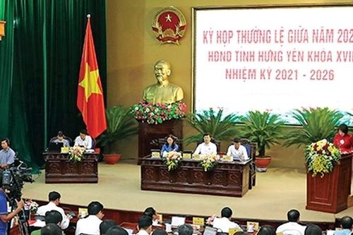 Sớm triển khai các nghị quyết vào cuộc sống