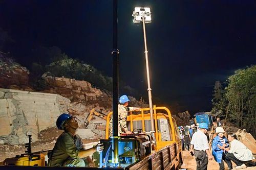 Lở đất gây nhiều thương vong, Trung Quốc kích hoạt hệ thống khẩn cấp