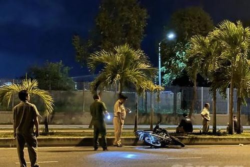 Điều tra vụ phát hiện nam sinh viên nằm chết trên dải phân cách trong đêm