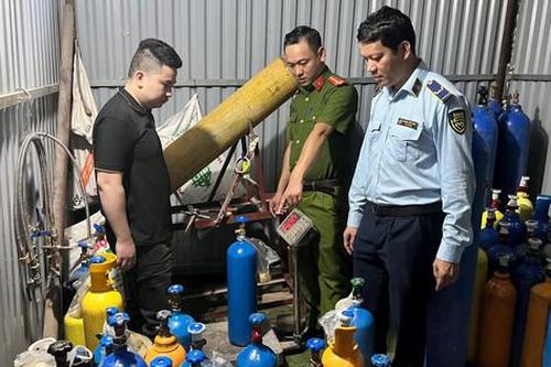 Quản lý thị trường Hà Nội: Phát hiện kho sang chiết khí cười (N2O) trái phép tại quận Nam Từ Liêm