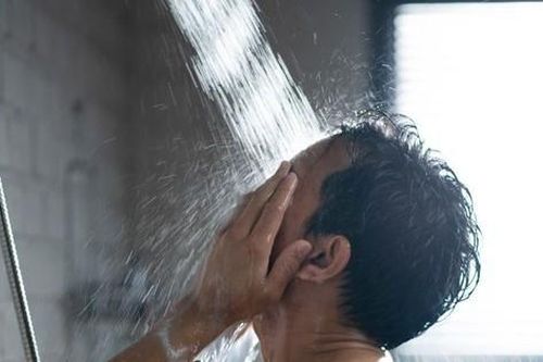 5 thói quen khi tắm phá sức khỏe phải bỏ ngay