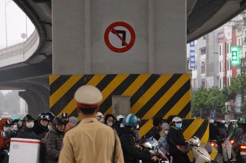 6 tháng đầu năm, Hà Nội mới xử lý được 5/37 điểm đen ùn tắc