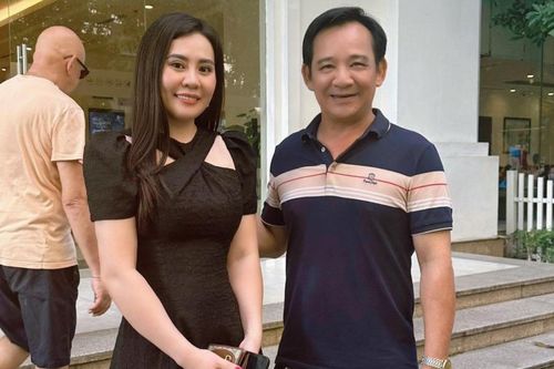 Hoa hậu Phan Kim Oanh và NSƯT Quang Tèo sánh vai sau tin đồn tình cảm