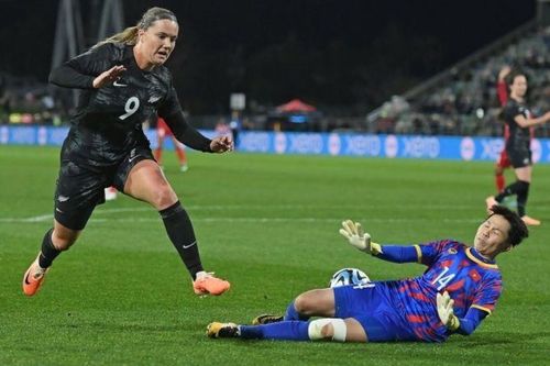Thủ môn Kim Thanh xuất sắc nhất trận Việt Nam 0-2 New Zealand