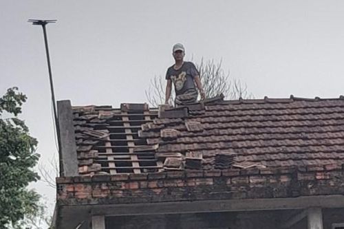 Quảng Trị: Hàng trăm ngôi nhà và nhiều công trình bị hư hại vì dông lốc, mưa đá