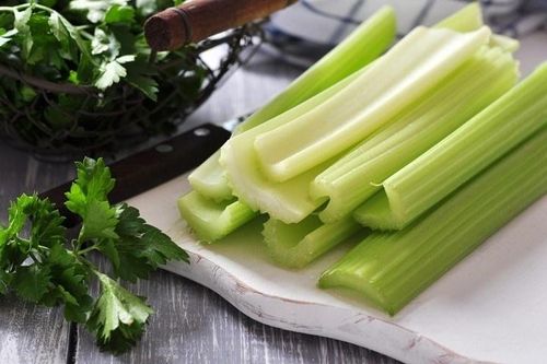 Cần tây tốt cho sức khỏe nhưng ai cần thận trọng khi ăn?