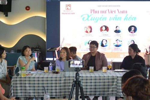 Phụ nữ Việt Nam xuyên văn hóa