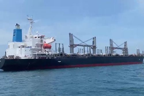Cứu hộ tàu nước ngoài mắc cạn tại vùng biển Bình Thuận