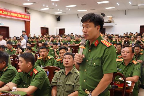 Đối thoại với 300 công an xã ở Đồng Nai