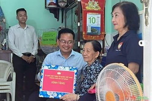 Thành phố Hồ Chí Minh: Bàn giao hai công trình sửa chữa nhà tình thương