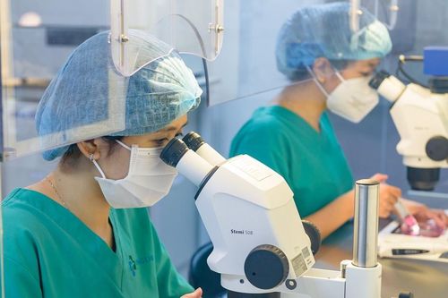 Miễn phí thụ tinh trong ống nghiệm cho 60 cặp vợ chồng là nhân viên y tế